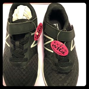 New Balance Boys Urge V2 Wide With Sneakers